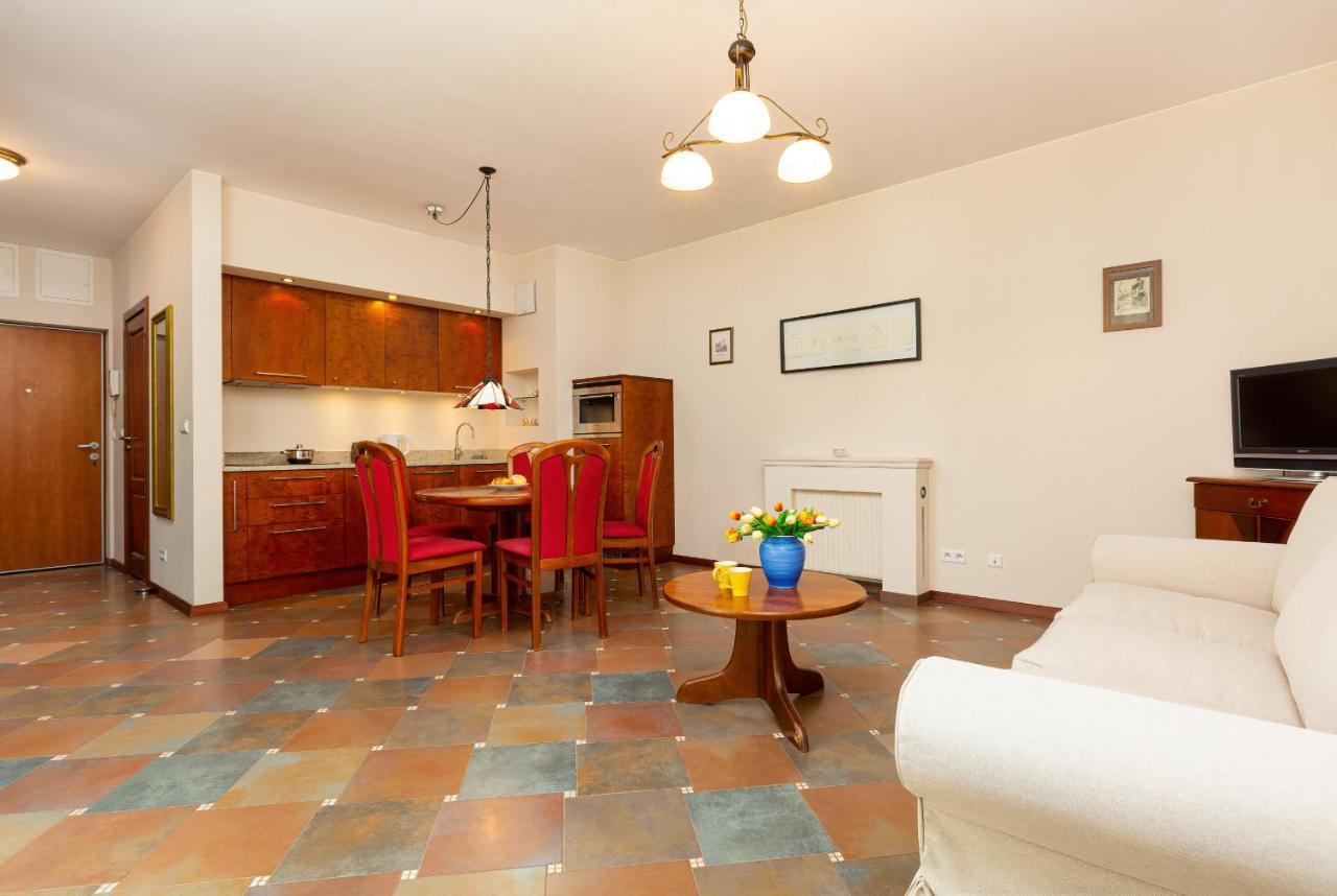Mokotow Obrzezna By Renters * Warschau